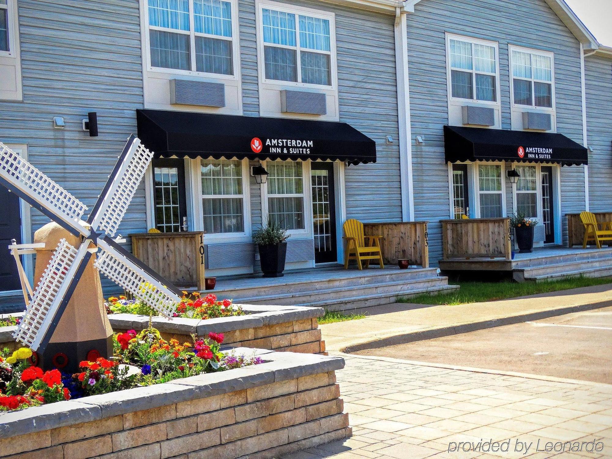 Amsterdam Inn & Suites Moncton Exterior photo