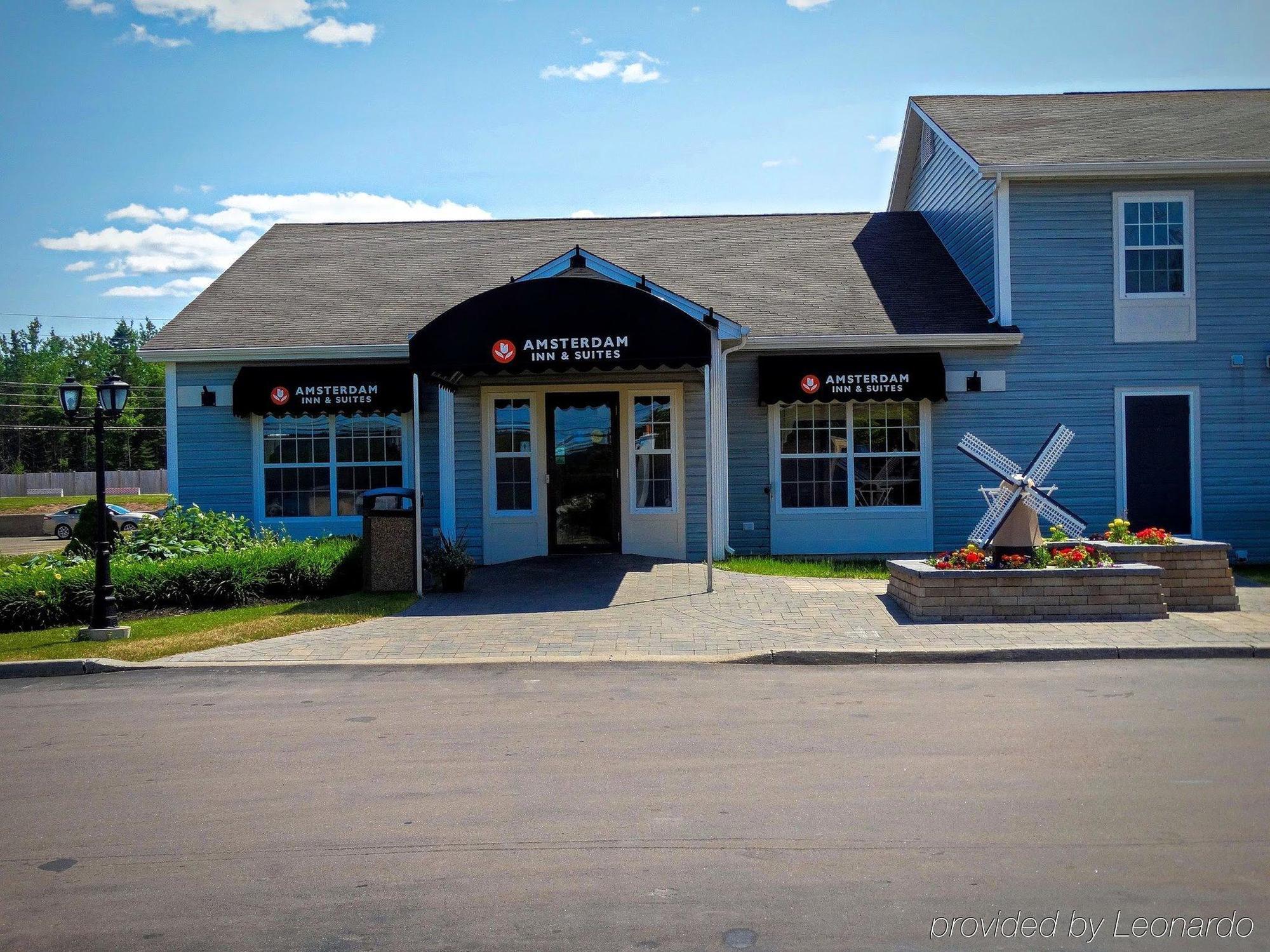 Amsterdam Inn & Suites Moncton Exterior photo