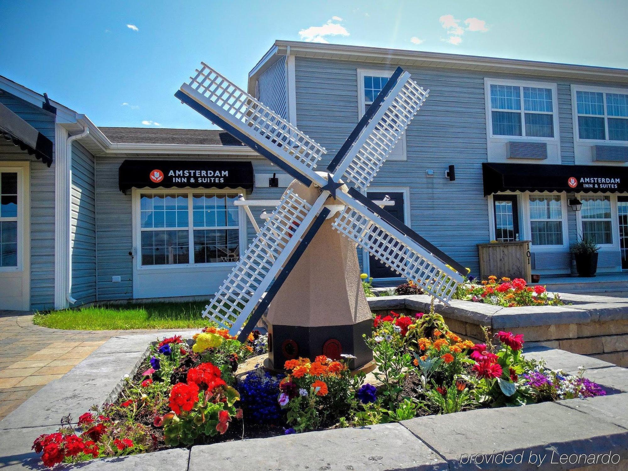 Amsterdam Inn & Suites Moncton Exterior photo