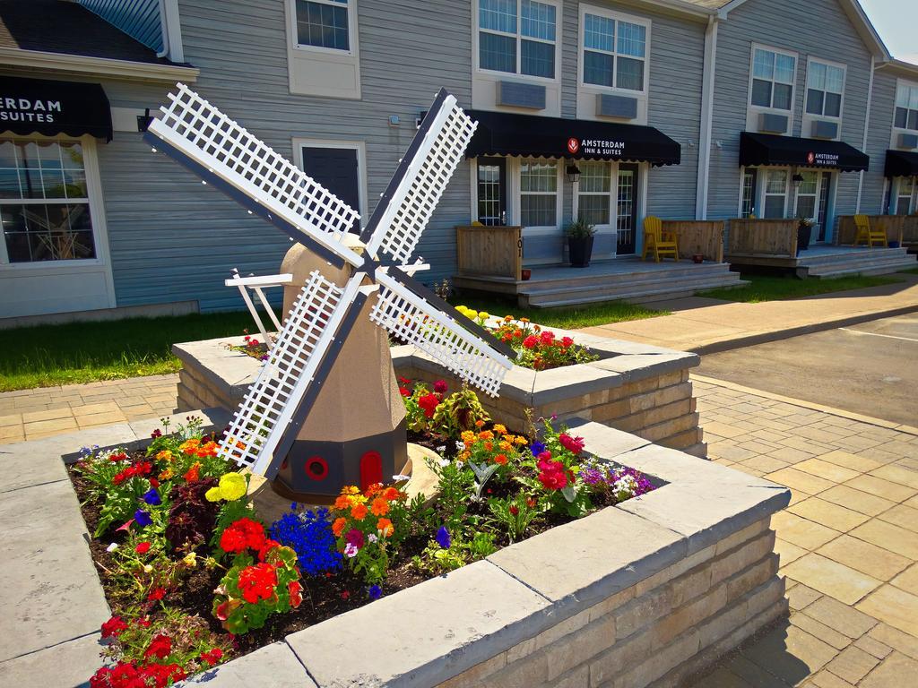 Amsterdam Inn & Suites Moncton Exterior photo